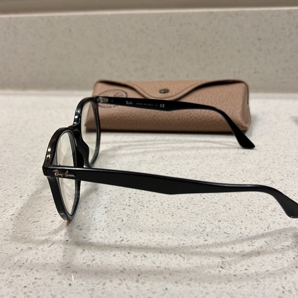 Authentic Used Ray Ban Glasses in excellent condition. - Picture 4 of 6